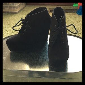 Shï by journey suede wedges