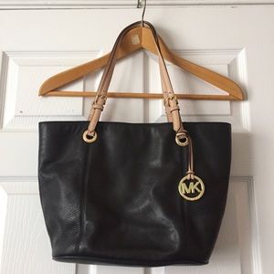SALE❤️ HUGE MARKDOWN✨Michael Kors Black Handbag