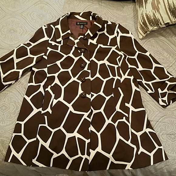 Women's dress jacket. Giraffe print.
