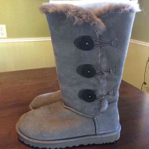 New UGG Bailey Triple Button Gray Boot 6