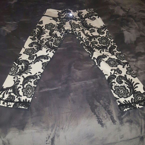 Lululemon crops