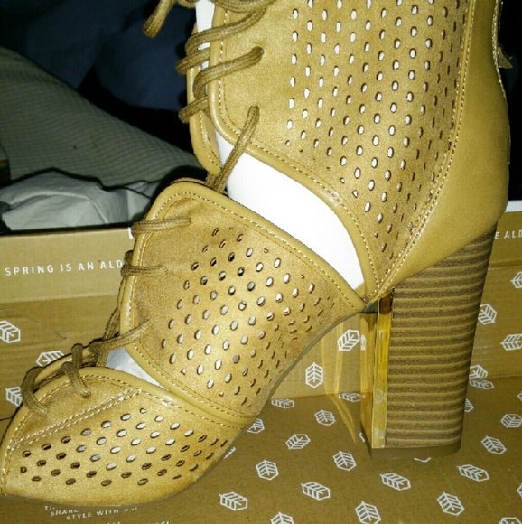 Women's shoes