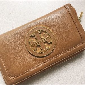 Tory burch wallet