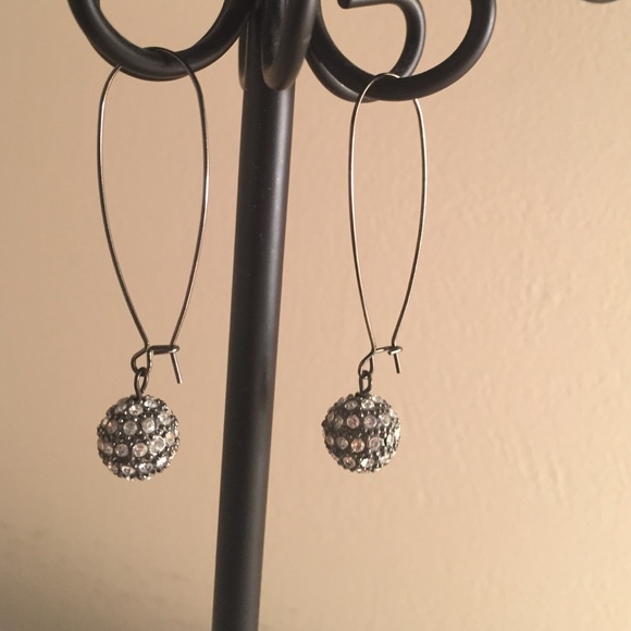 FREE - Rhinestone ball earring - Picture 2 of 3