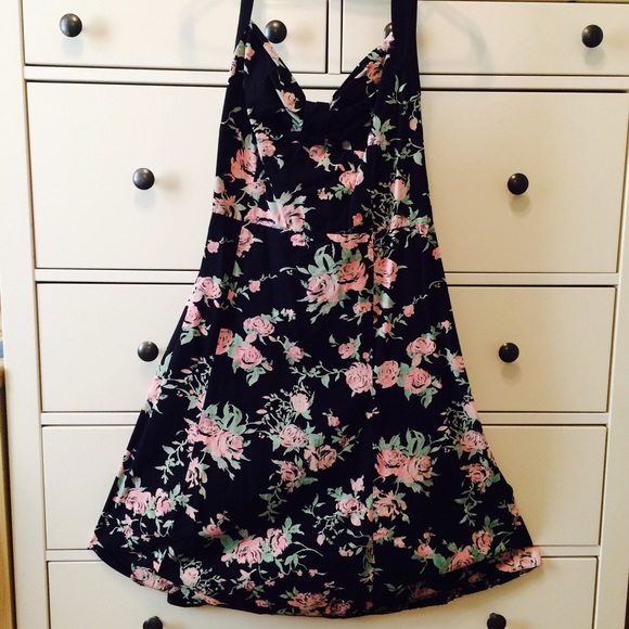 Adorable rose print retro halter dress