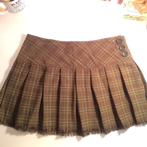 Cher-Dionne-Tai approved olive pleated mini skirt