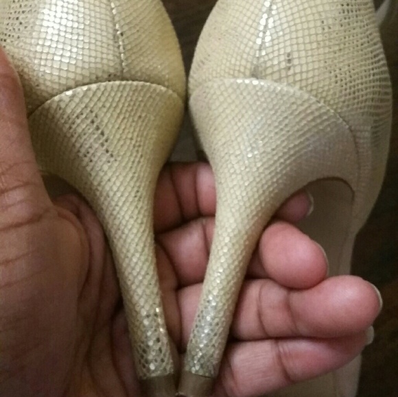 Tahari Creamy Beige Sandals - Picture 8 of 8