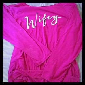 Long-sleeved "wifey" shirt