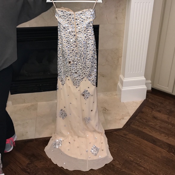 Ivory crystal strapless mermaid fit gown formal/PROM size 2, excellent cond - Picture 4 of 4