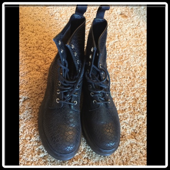 "HI-SHINE SKIN" BOOTS - Picture 4 of 4