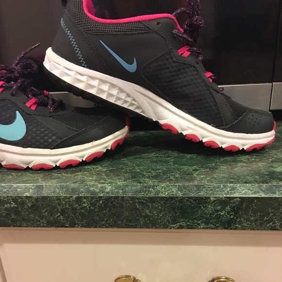 Lady's nike sneakers!!!