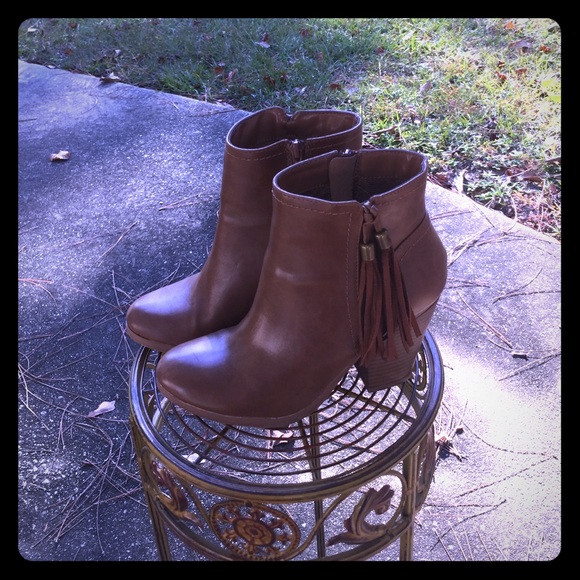 Tan Side-Tassel Booties