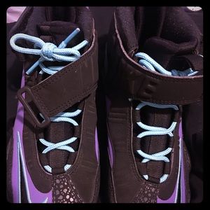 Nike Ken Griffey shoes size 9. Worn 4 times