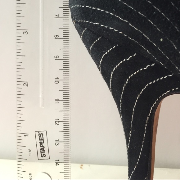 Black suede peep toe pumps. - Picture 5 of 5