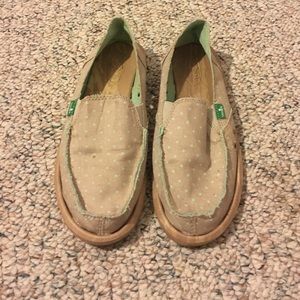 Sanuk tan and mint loafers size 7