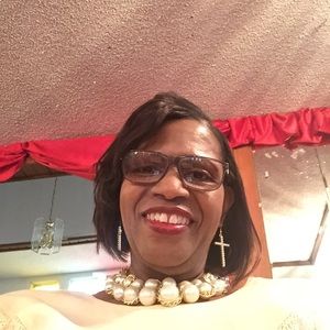 Meet your Posher, Laurel