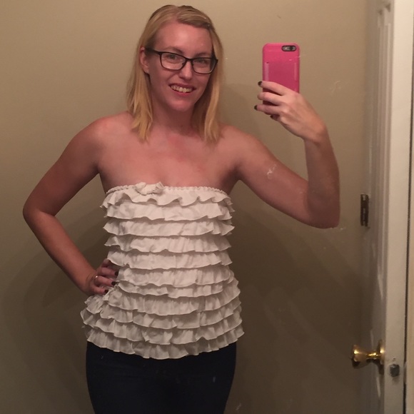 🚫SOLD🚫 Hollister White Ruffle Tube Top