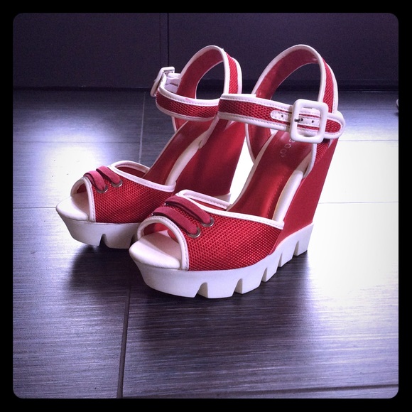 👠👟 NEW Unique Sporty Red and White Lug Wedges!