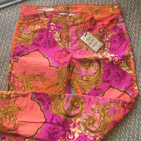 Skinny jeans-NWT-looks like Versace print