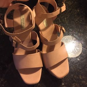 Simply Vera Wang nude/blush matte wedge platforms
