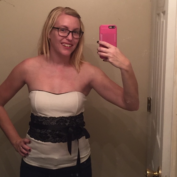 🚫SOLD🚫 White Strapless Top w/ Black Lace