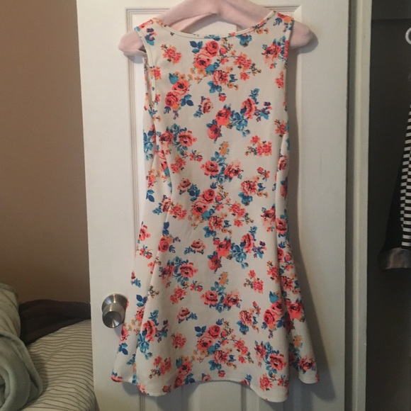 🎉SALE🎉Floral Skater Dress - Picture 2 of 2