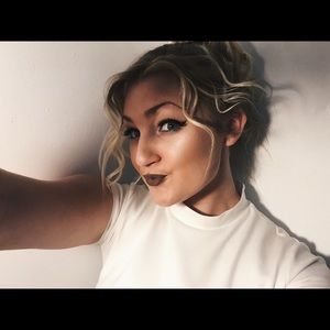 Meet your Posher, Claudia