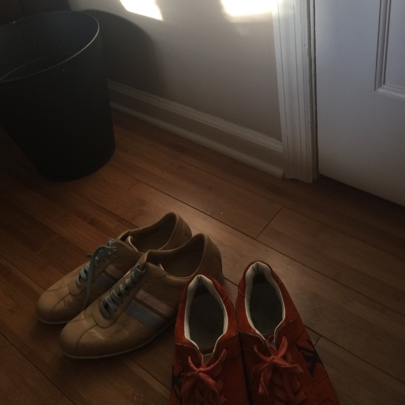 Gucci women sneaker size 9 Lv men size 11 - Picture 2 of 3