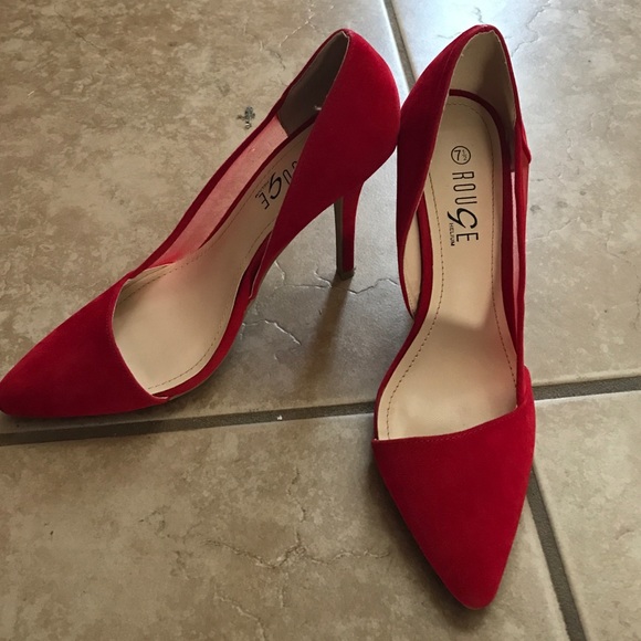 Red Pointed Heels
