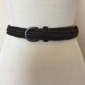 Brown belt. Size 8-12 but can fit anyone 42" long