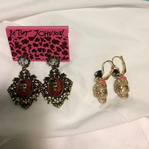 Betsey Johnson skull earrings