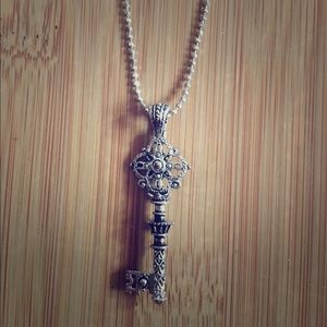 Silver Key 🔑 necklace