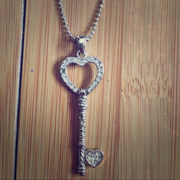 Key to my heart necklace 💋❤️