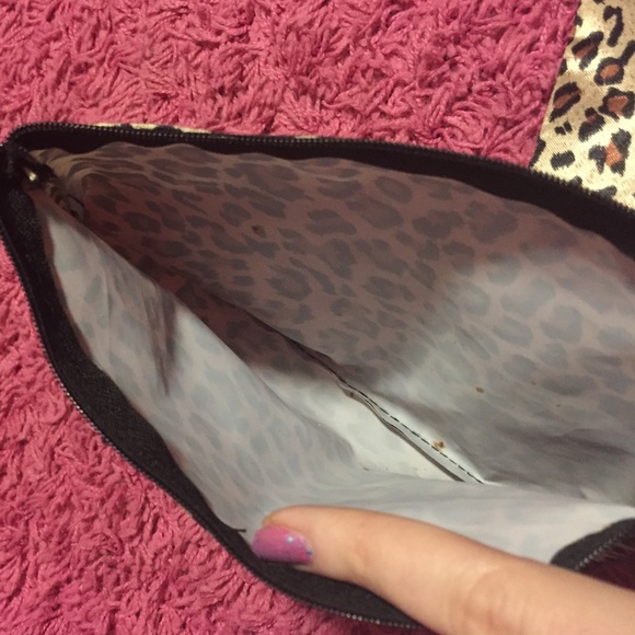2  Cheetah makeup bags - Picture 2 of 3