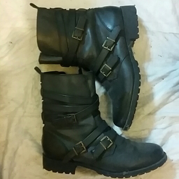 A&E 3 buckles boots with side zip open closure