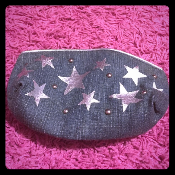 CLOSET CLEAR OUT Adorable denim makeup pouch - Picture 1 of 2