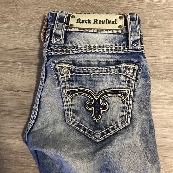 Perfect condition Rock Revival capris.