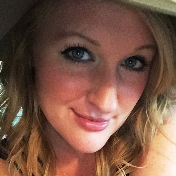 Meet your Posher, Heather - Picture 2 of 2