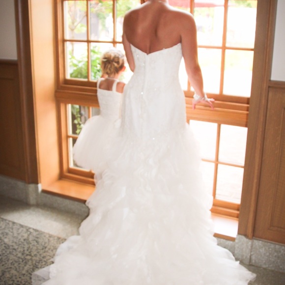 Stunning Casablanca Wedding Dress- make an offer - Picture 2 of 4