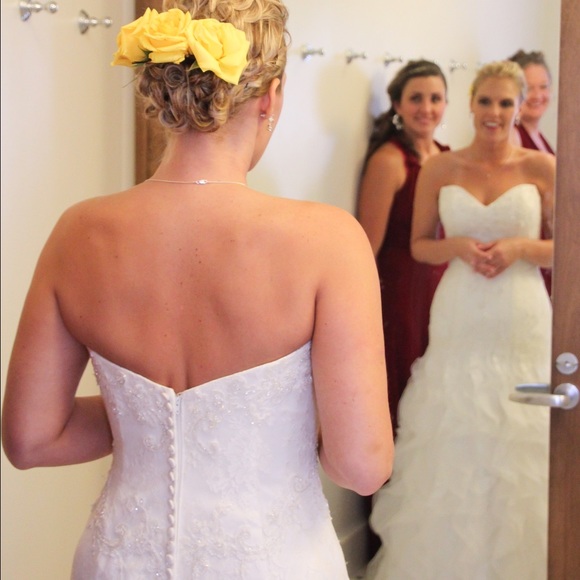 Stunning Casablanca Wedding Dress- make an offer - Picture 4 of 4