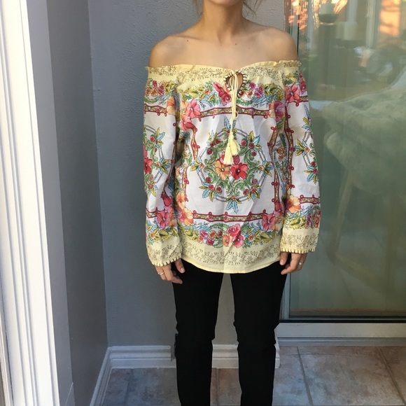 Off the shoulder long sleeve patterned top