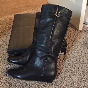 Great condition Steven Intyce Black Boot size 8