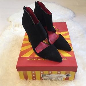 Jeffrey Campbell "BARNES"