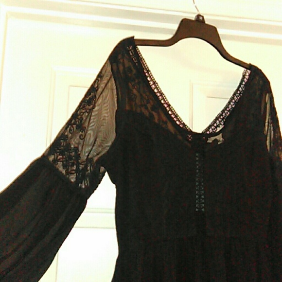 Black bell-sleeve dress forever21 NWOT