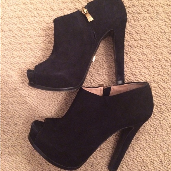 Pour Le Victoire, black open-toe booties, 6.5