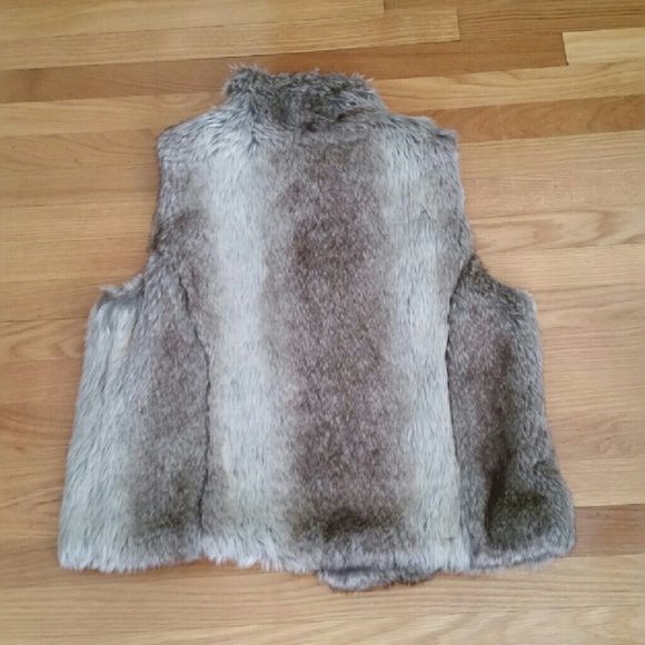 🎉Host pick🎉  Faux Fur Vest - Picture 3 of 3