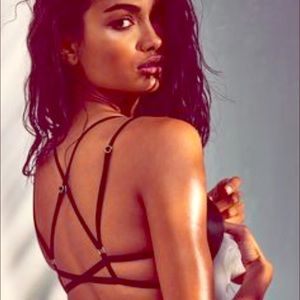 Black Victoria's Secret scrappy push-up bra 💕