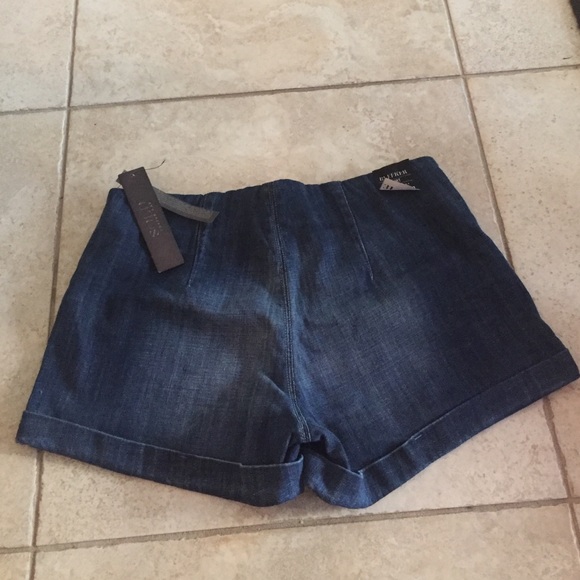 Shorts - Picture 4 of 4