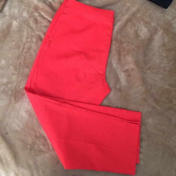 Flat front Ellen Tracy stretch crop pants