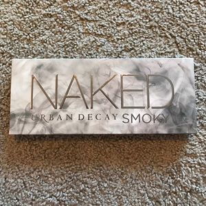 BNIB Urban Decay Naked Smoky Palette 💯% Authentic